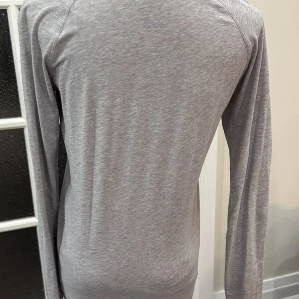 Lululemon Heather gray long sleeve top size 6 - Picture 2 of 3